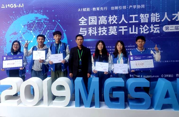 5e943f0ff37e42d2b818c122fe41b68b.jpg 刘斌.jpg